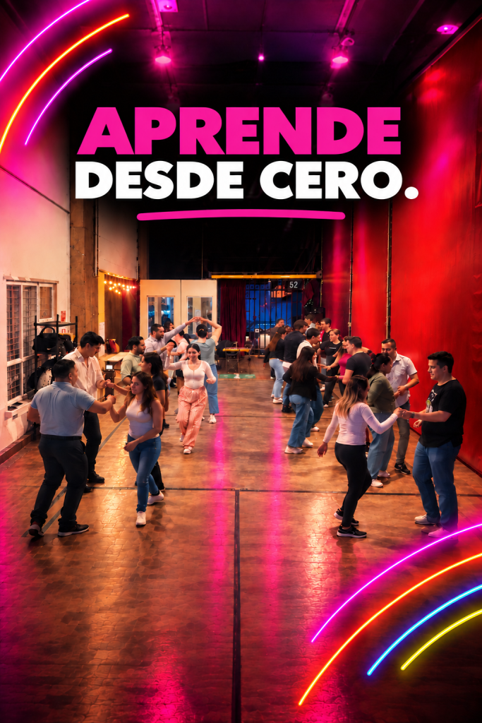 Personas aprendiendo salsa desde cero en RITMO, curso de baile social con clases de salsa, cumbia y bachata en Lindavista.